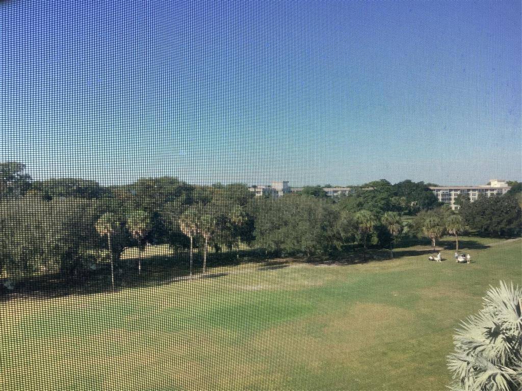 Pompano Beach, FL 33069,575 Oaks Ln #608