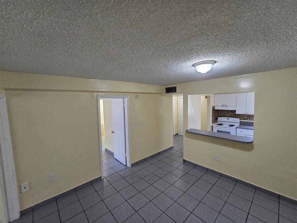 North Miami, FL 33161,13695 NE 3rd CT #P16