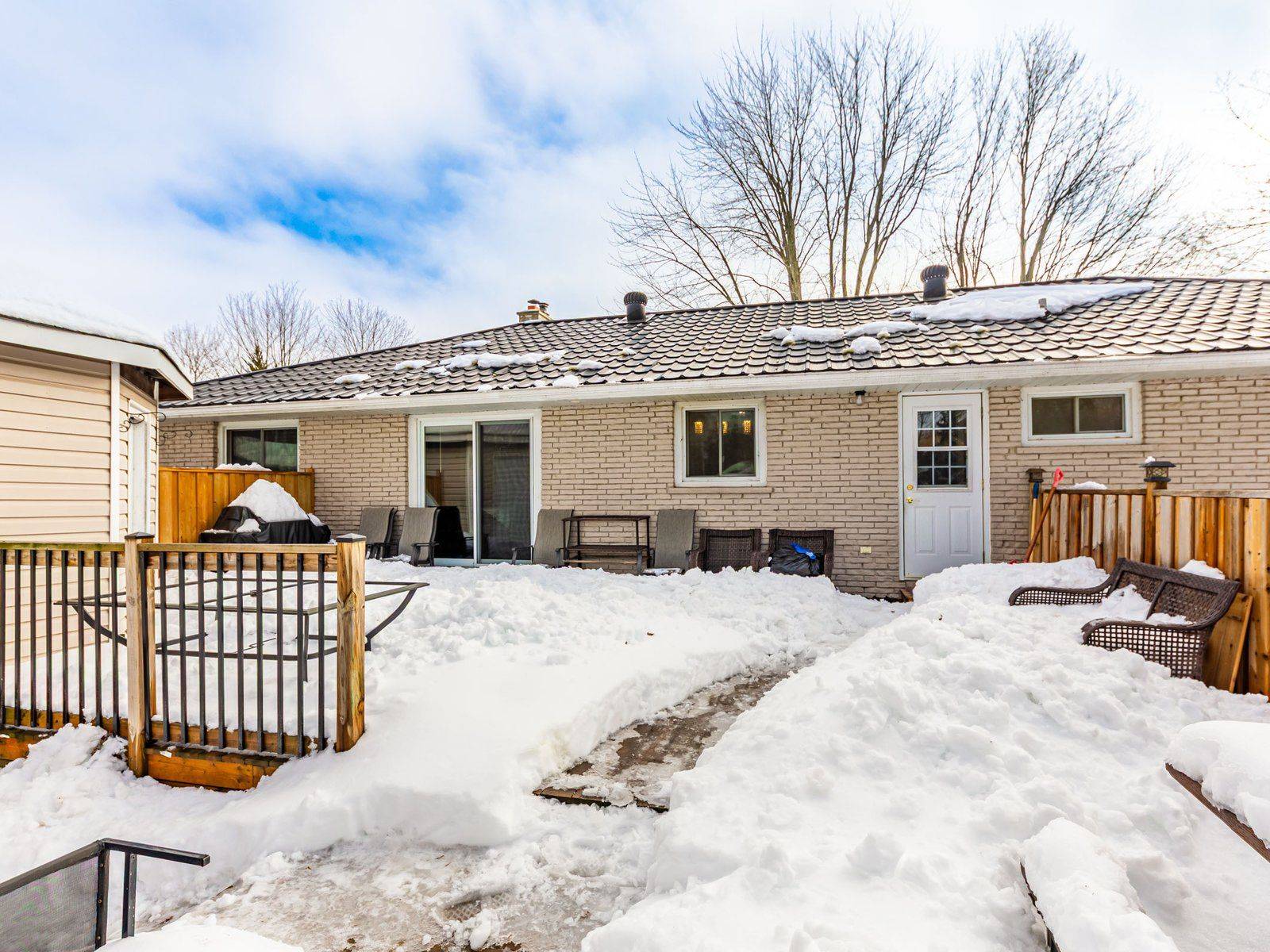 Georgina, ON L0E 1N0,28 Main ST