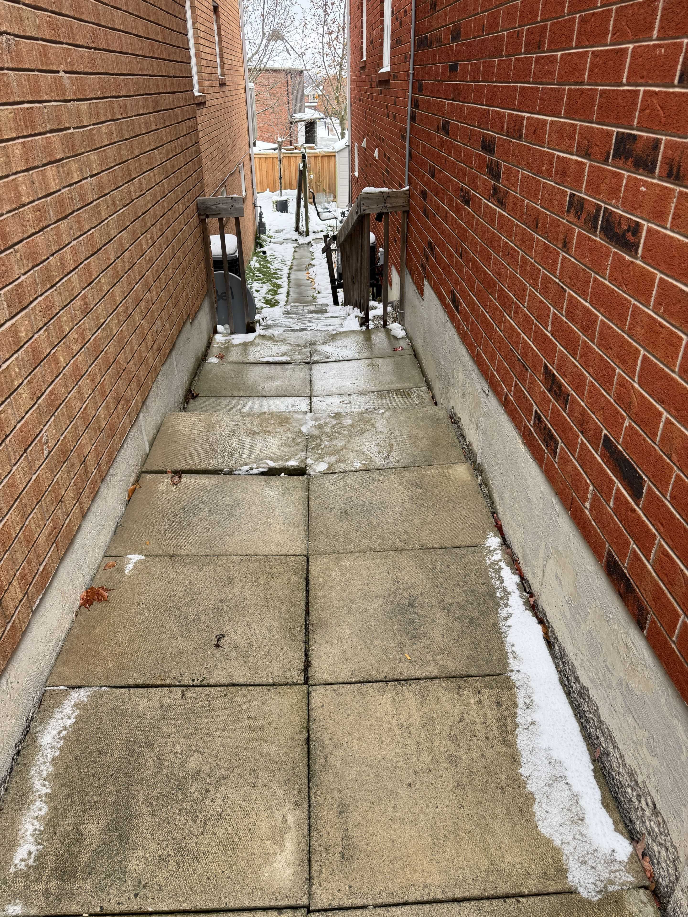 Newmarket, ON L3X 2L8,396 Hewitt CIR #Bsmt