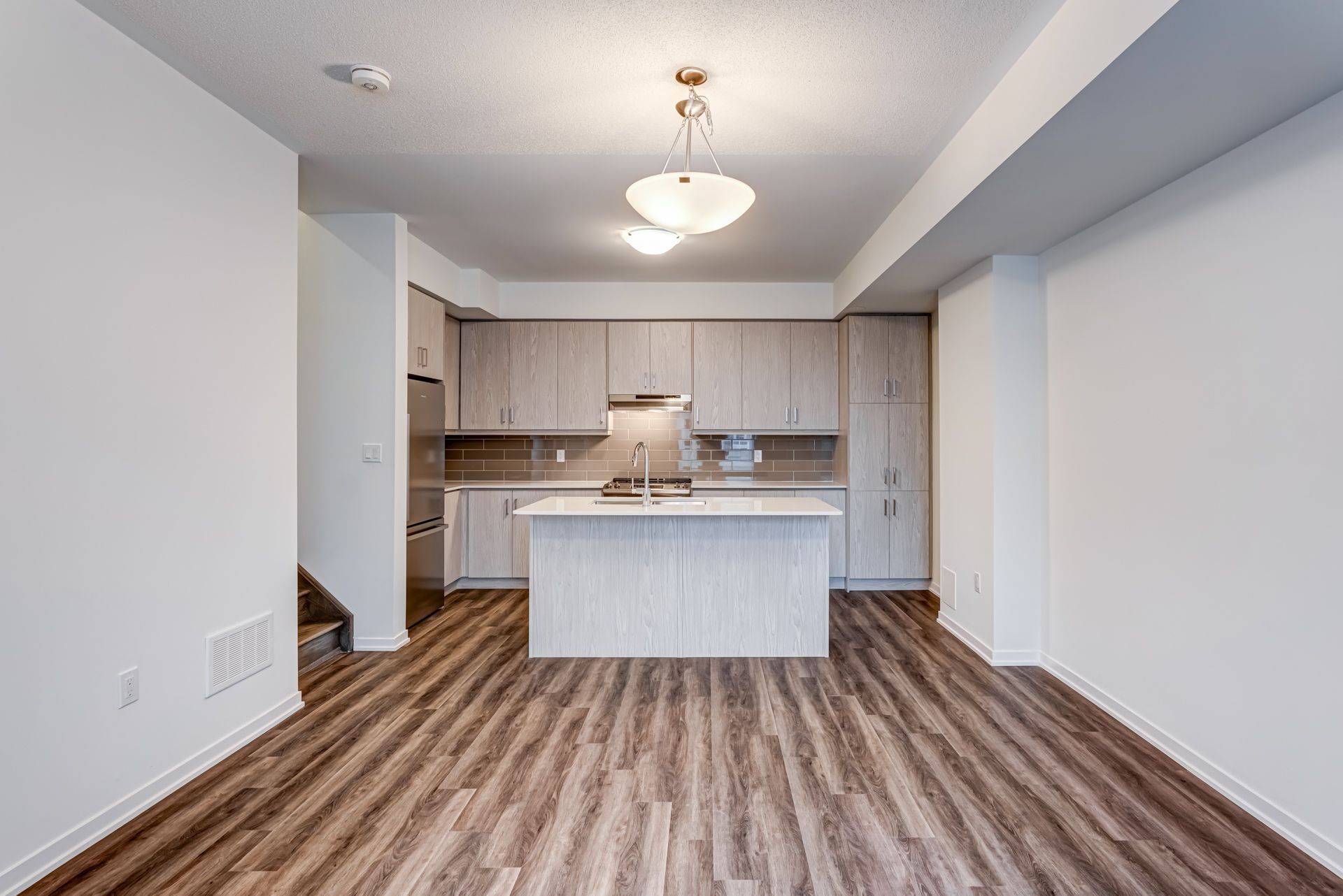 Vaughan, ON L4K 5Z8,80 Honeycrisp CRES #TH377