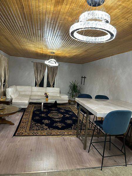 Georgina, ON L4P 2Z1,265 Pasadena DR #Main