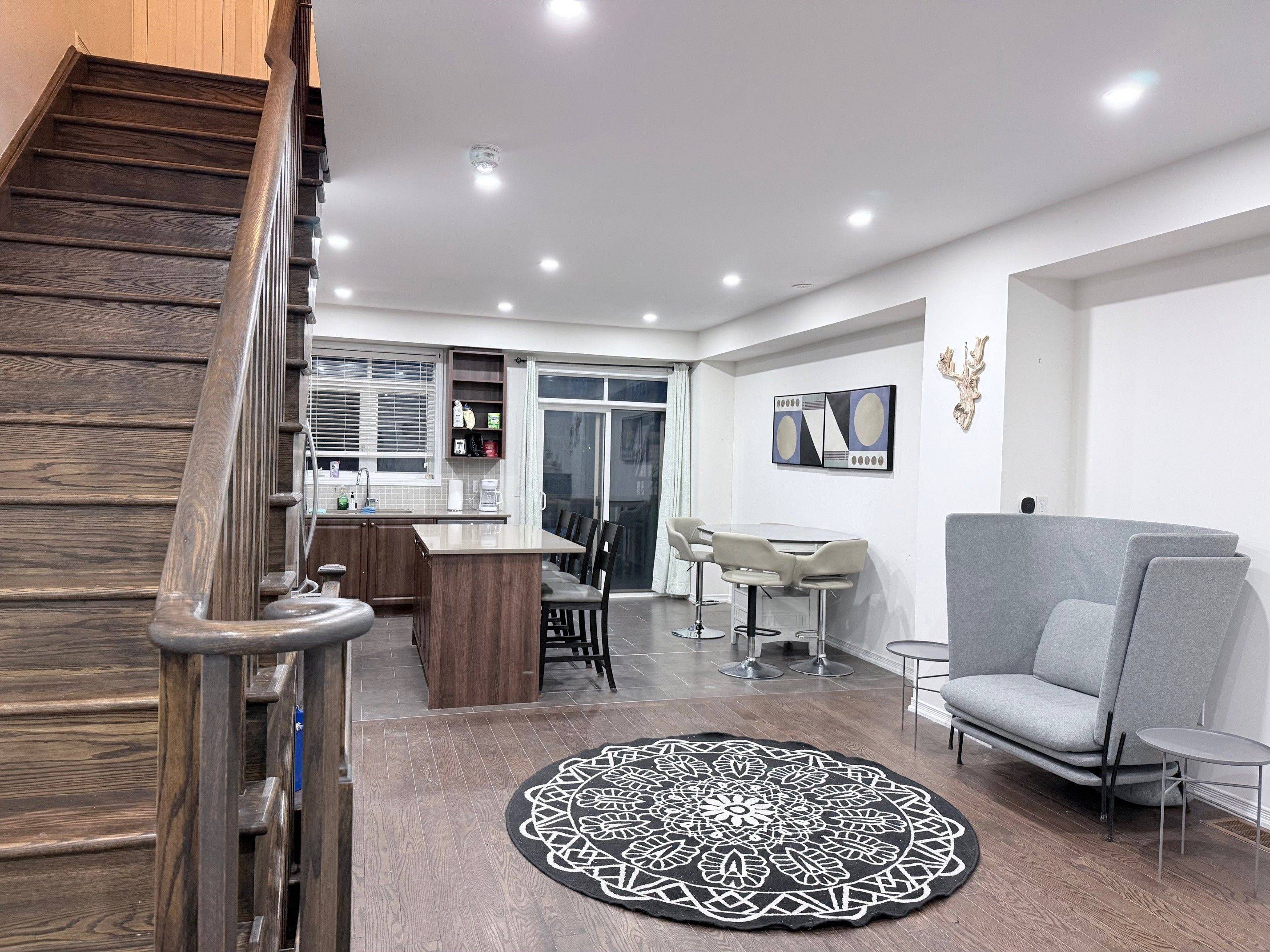 Mississauga, ON L5A 0A7,432 Ladycroft TER #Main and Upper