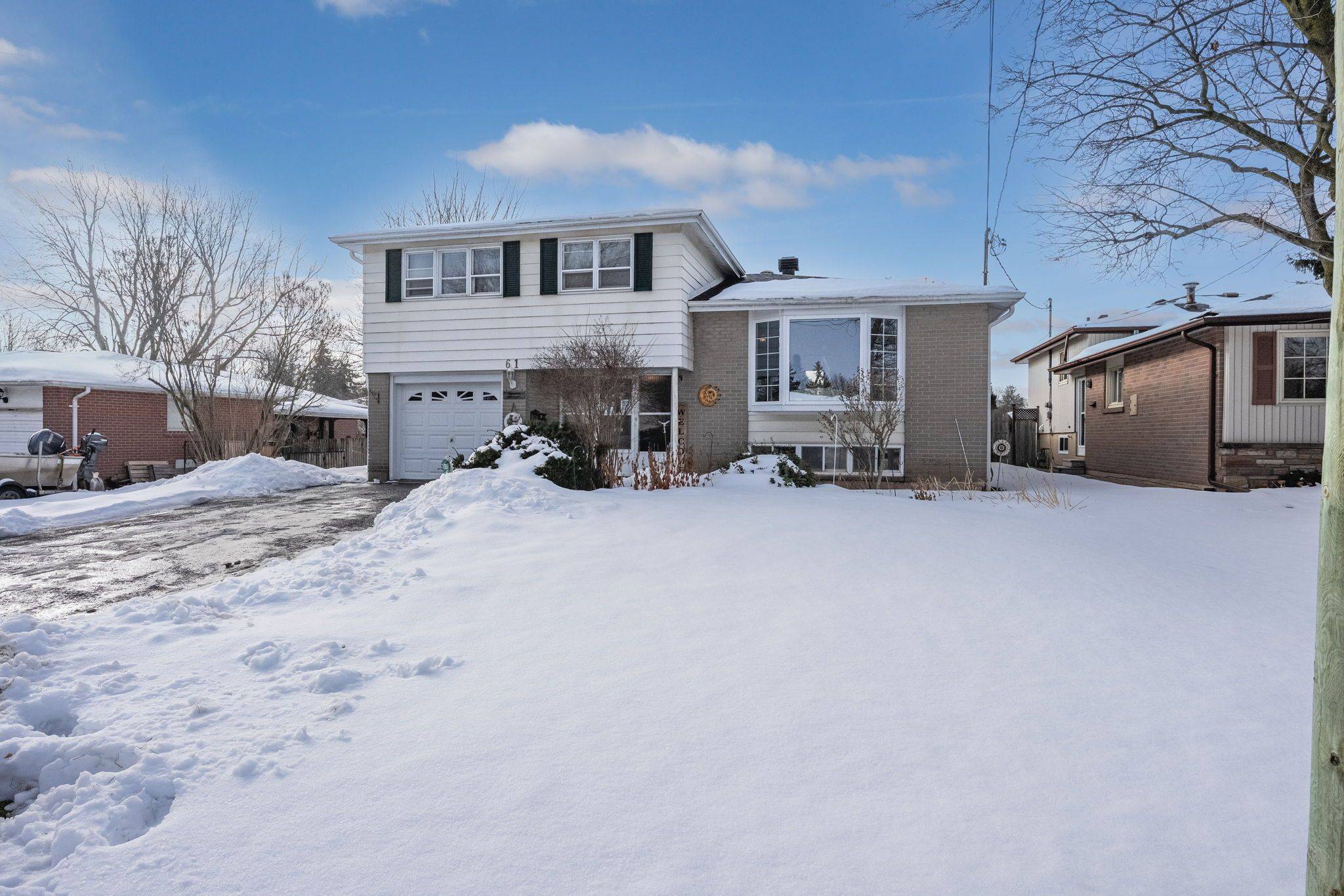 Halton Hills, ON L7G 2T5,61 Moore Park CRES