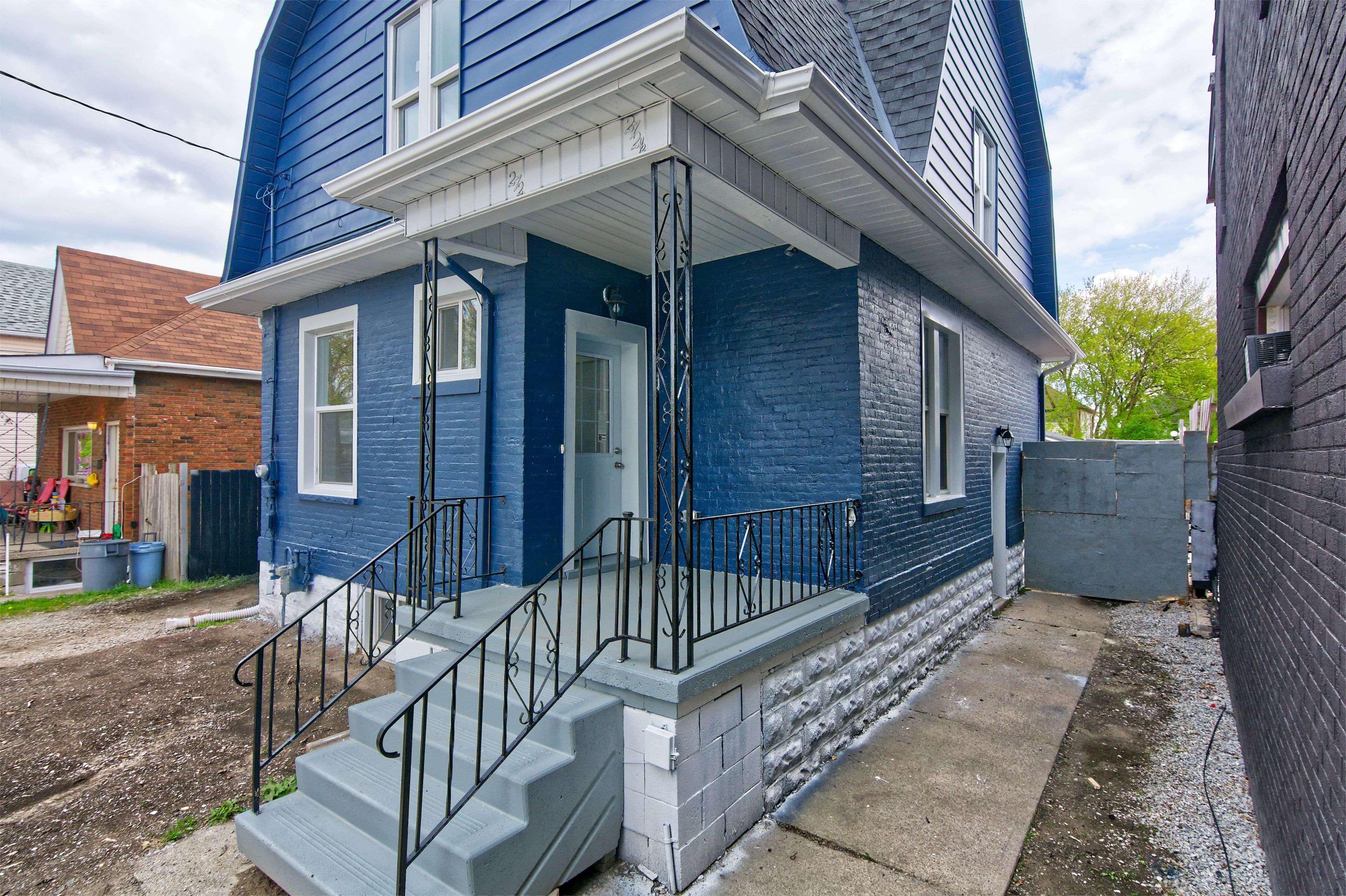 Sarnia, ON N7T 2T7,272 Vidal ST S