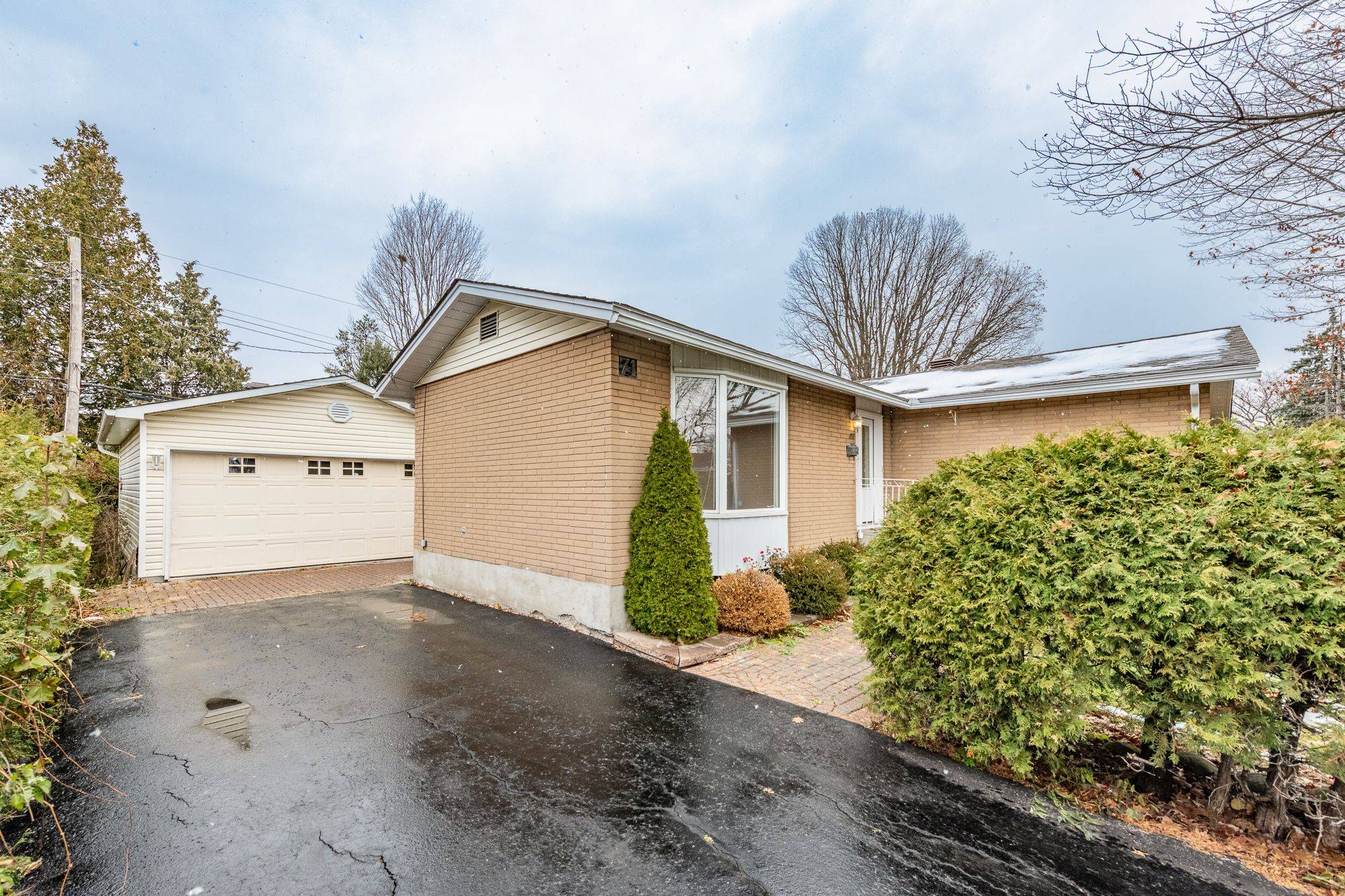 Meadowlands - Crestview And Area, ON K2G 3B9,71 Viewmount DR