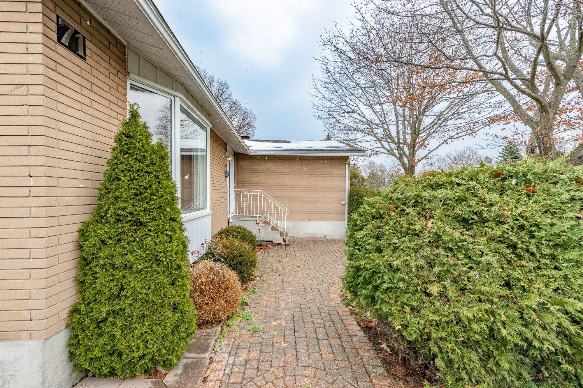 Meadowlands - Crestview And Area, ON K2G 3B9,71 Viewmount DR