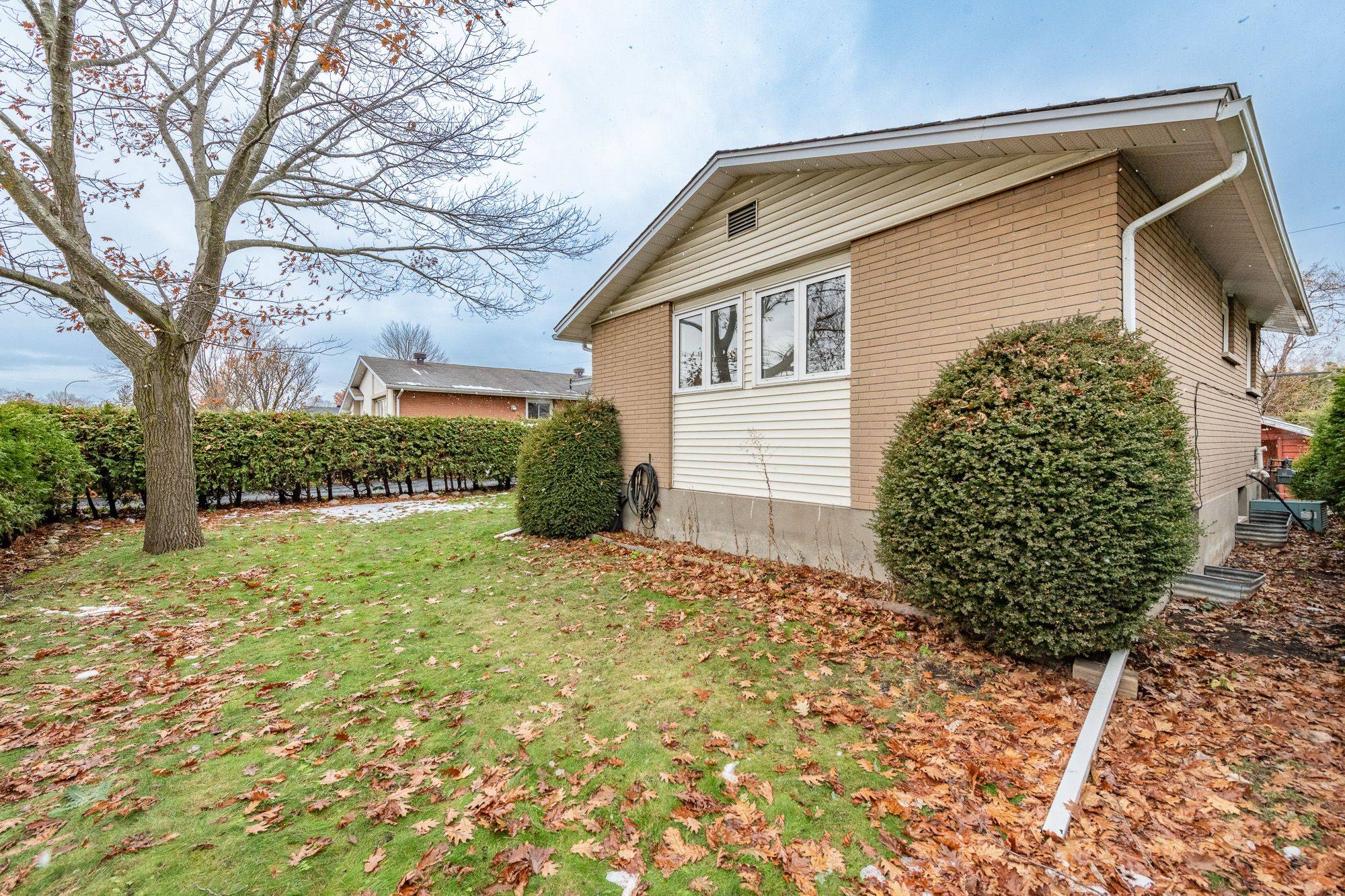 Meadowlands - Crestview And Area, ON K2G 3B9,71 Viewmount DR