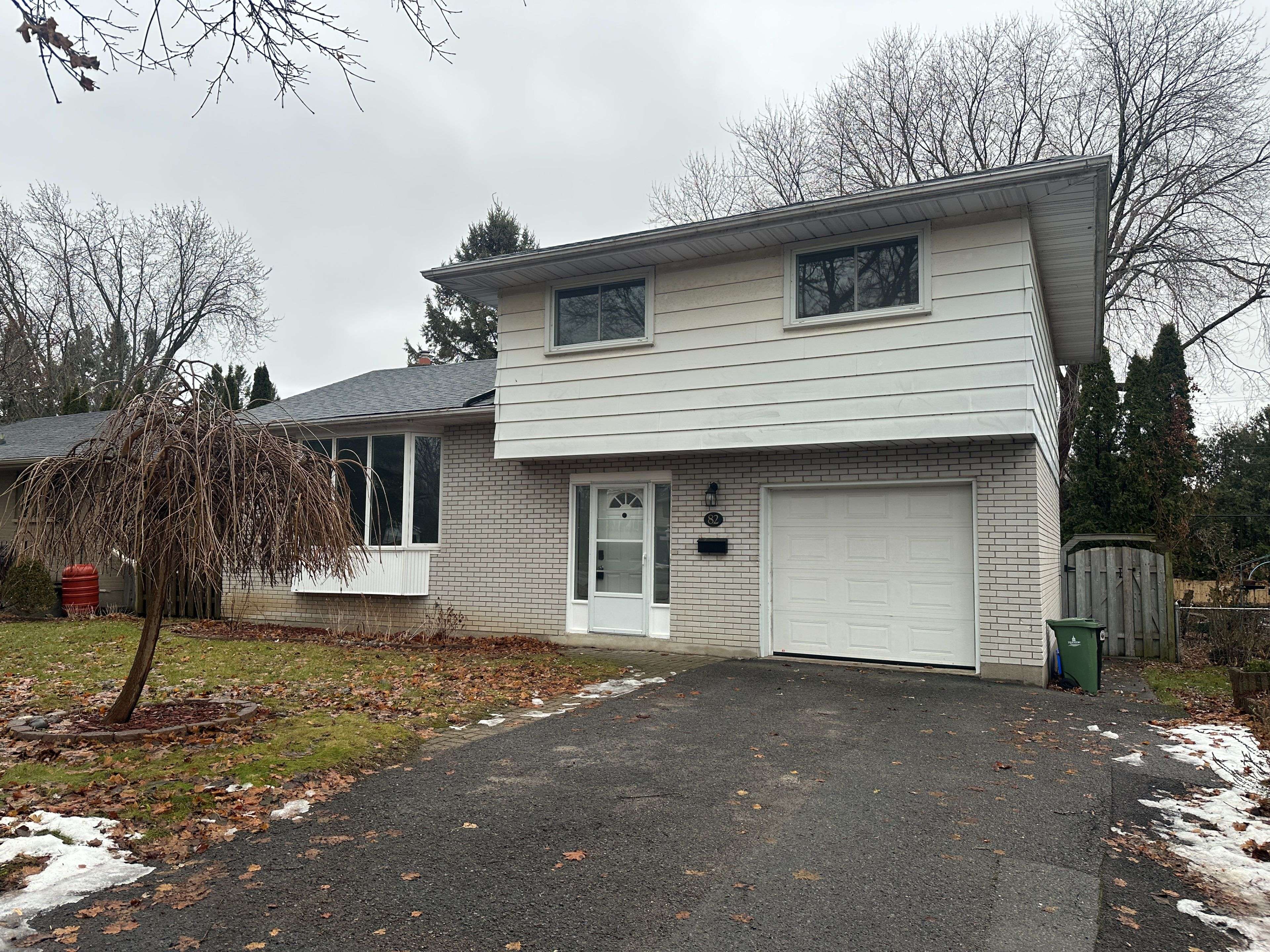 Kingston, ON K7M 2A5,82 Queen Mary RD