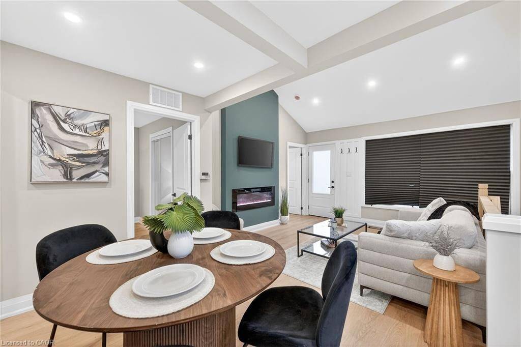 Hamilton, ON L8H 5R2,156 Walter AVE N