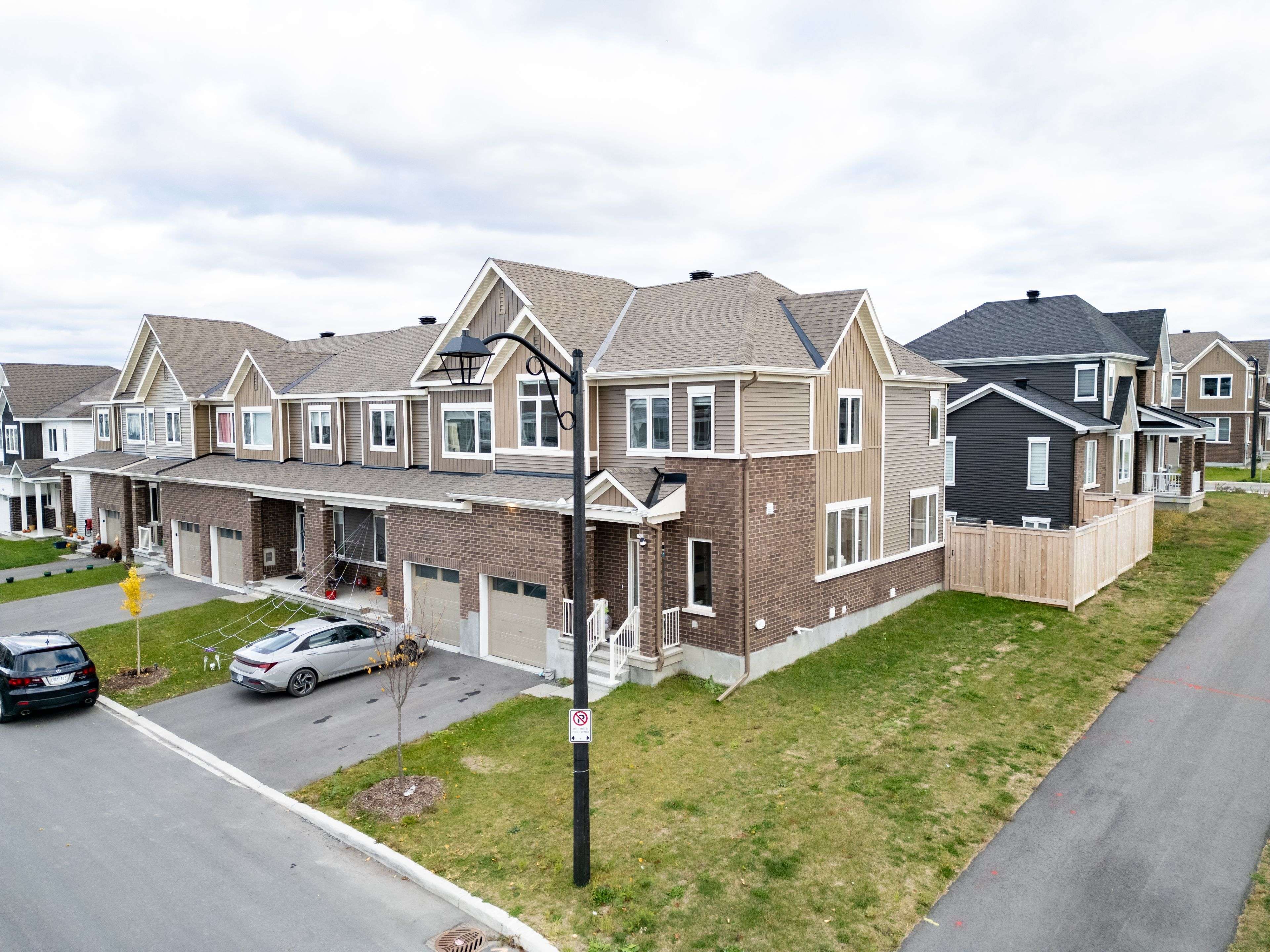 Barrhaven, ON K2J 6X5,400 Epoch ST