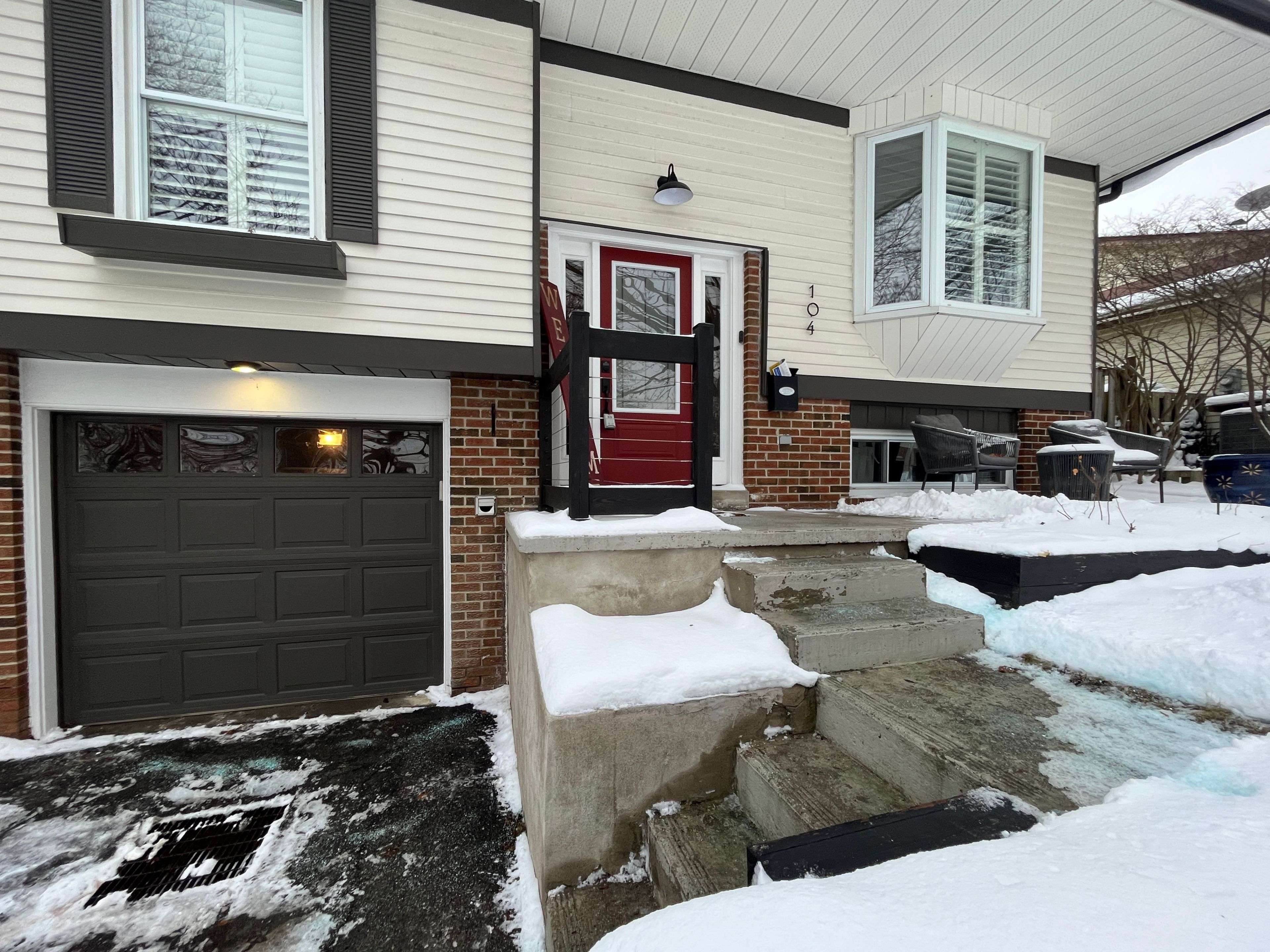 Cambridge, ON N3C 3J2,104 Cindy AVE