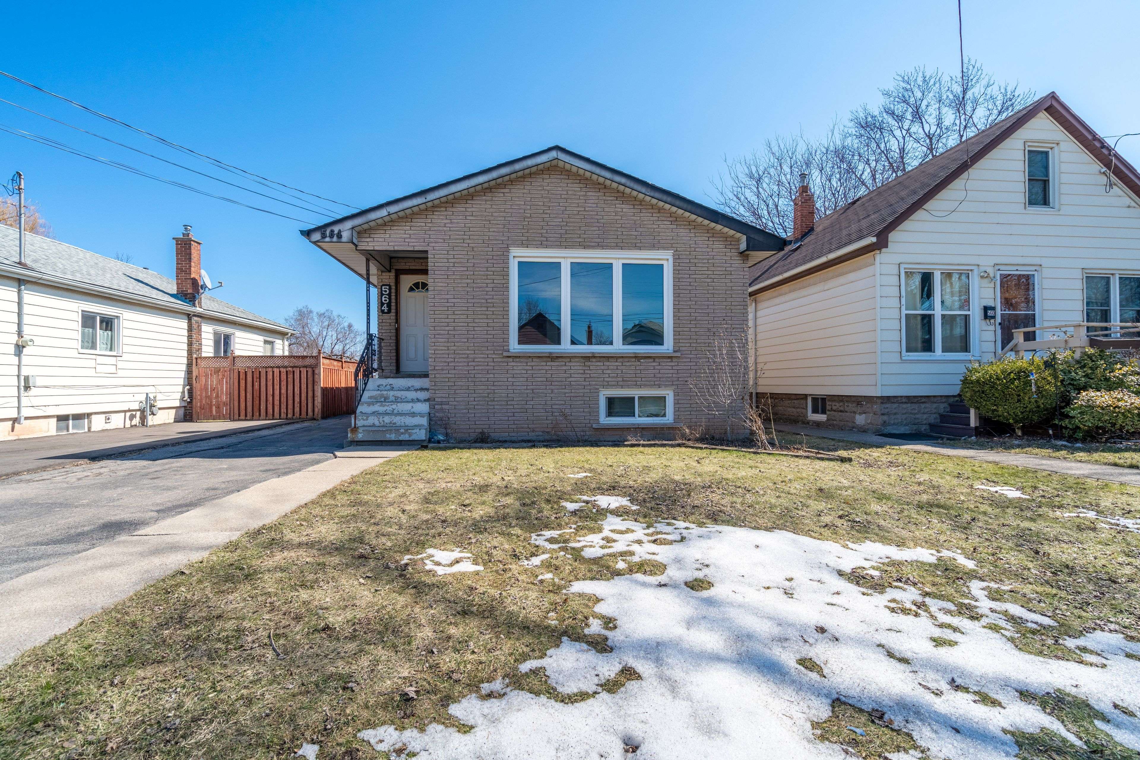 Hamilton, ON L8H 6V5,564 WATERLOO ST #Lower