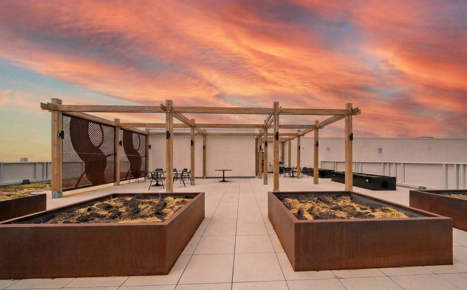 Kingston, ON K7L 1E5,652 Princess ST #917