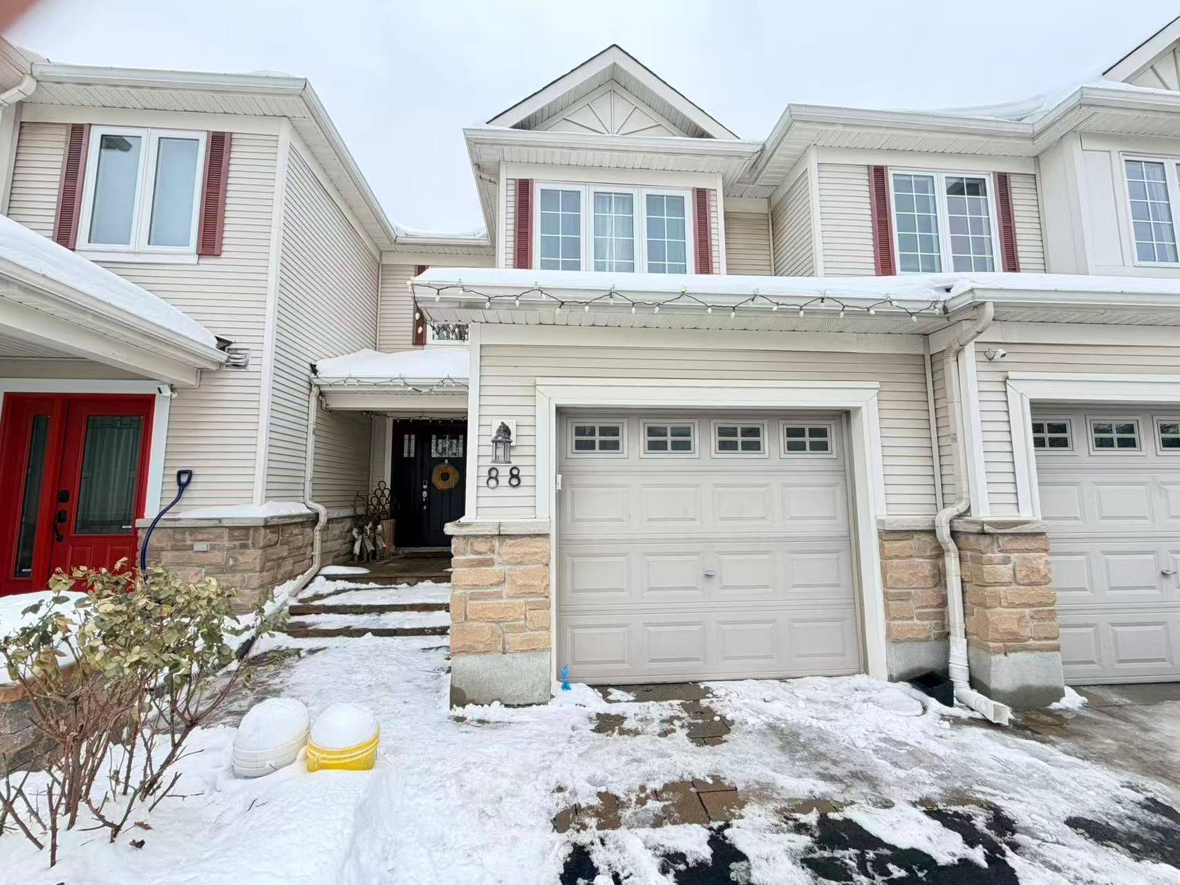 Barrhaven, ON K2J 5N3,88 Hawktree RDG