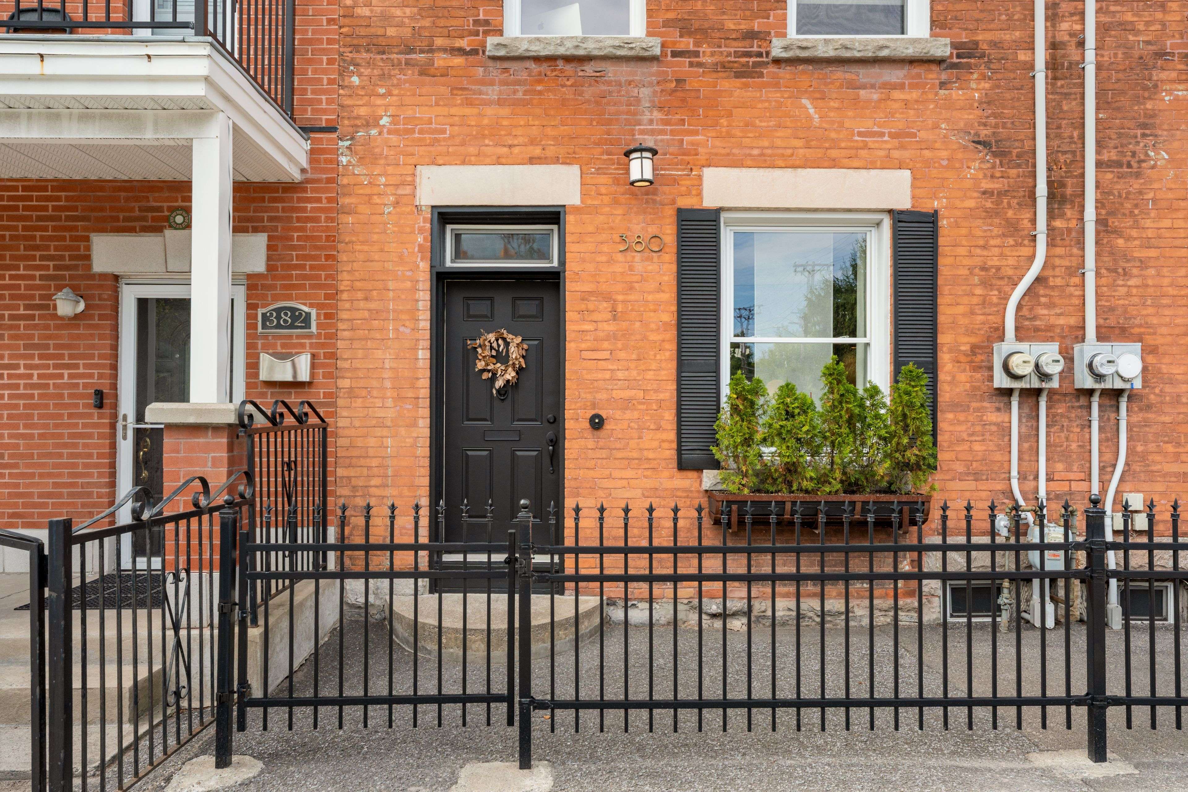 West Centre Town, ON K1R 7K6,378-380 BOOTH ST