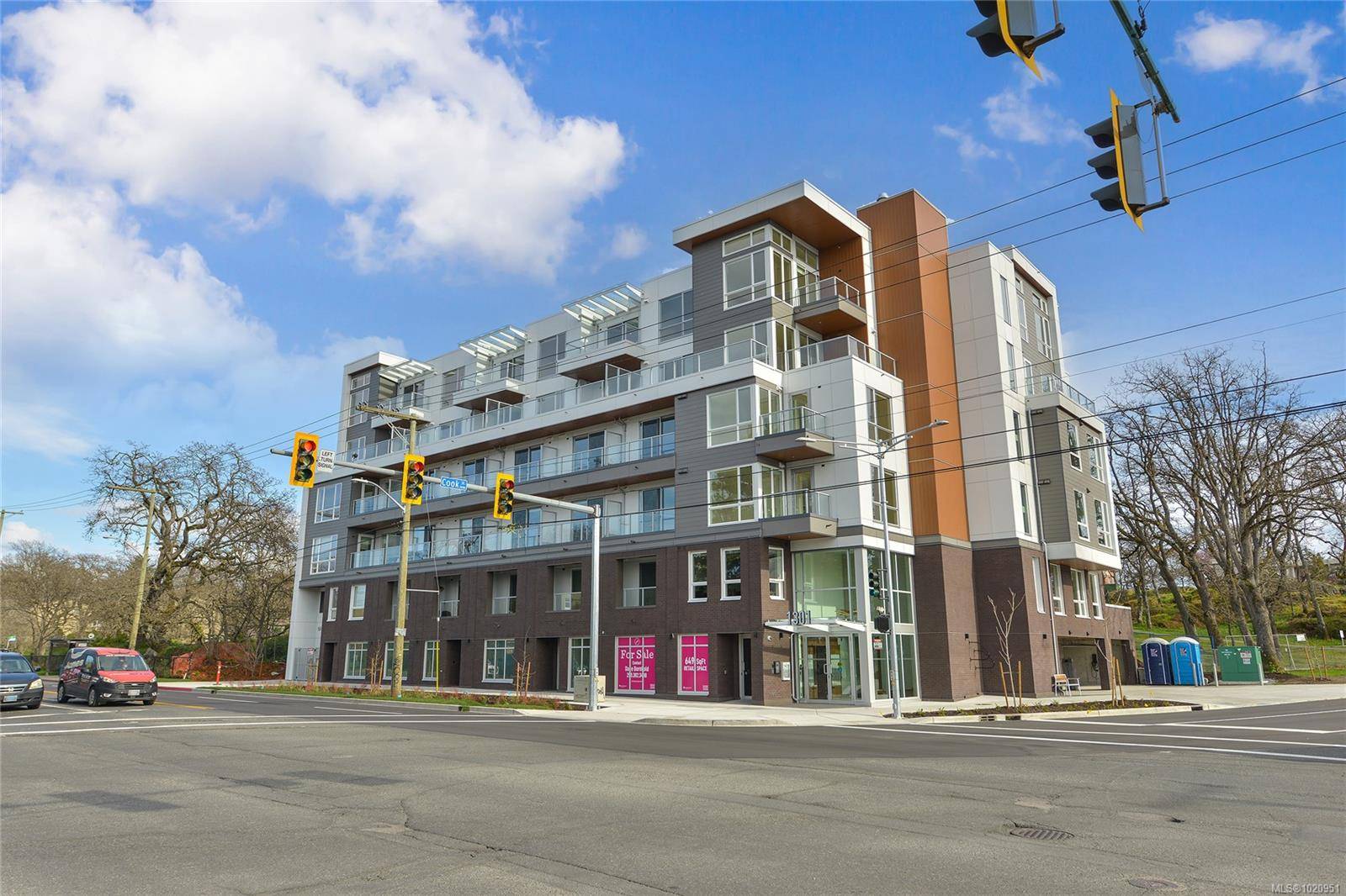 Victoria, BC V8T 2B3,1301 Hillside Ave #406