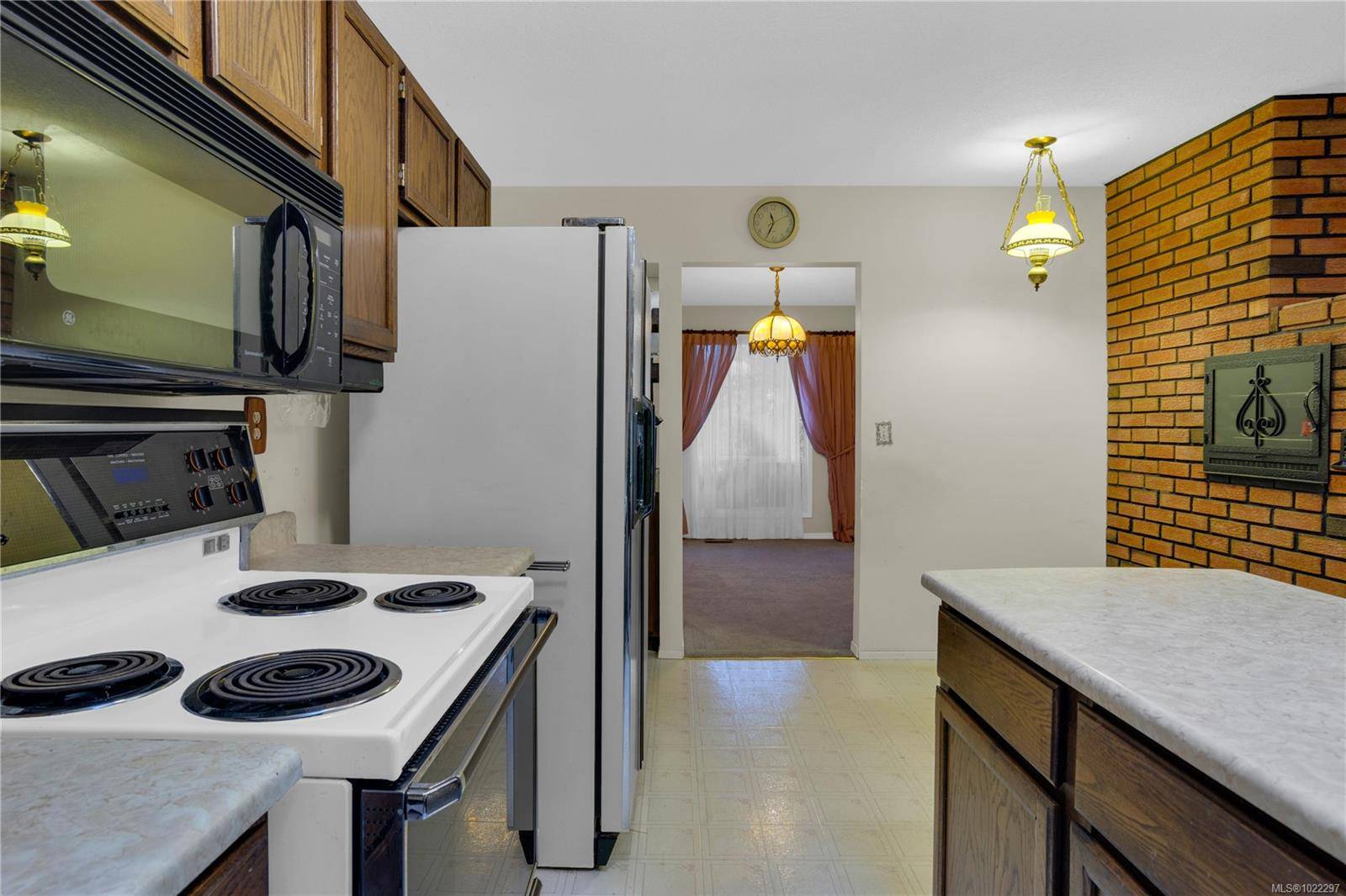 Lantzville, BC V0R 2H0,6513 Phantom Rd