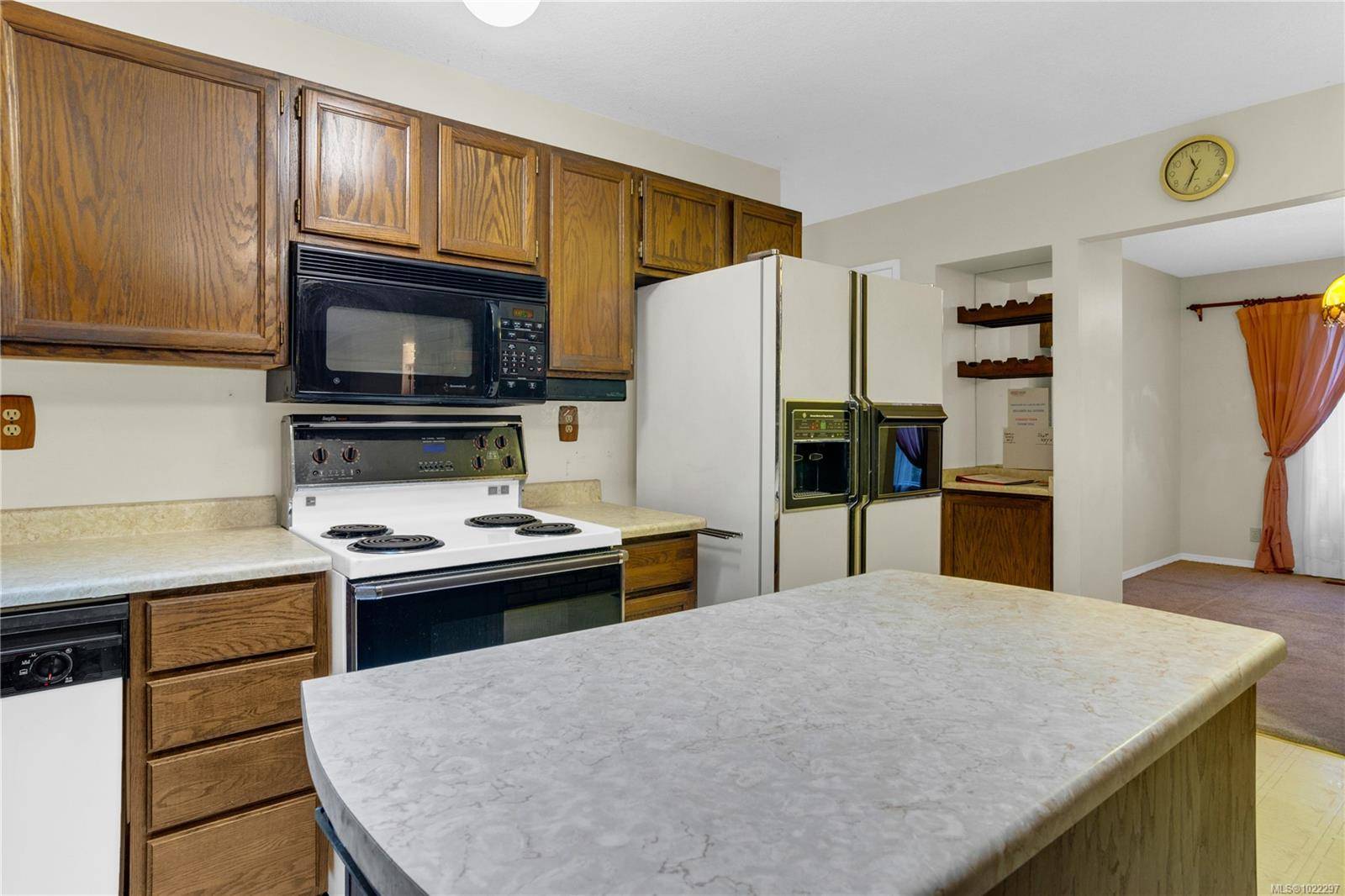 Lantzville, BC V0R 2H0,6513 Phantom Rd