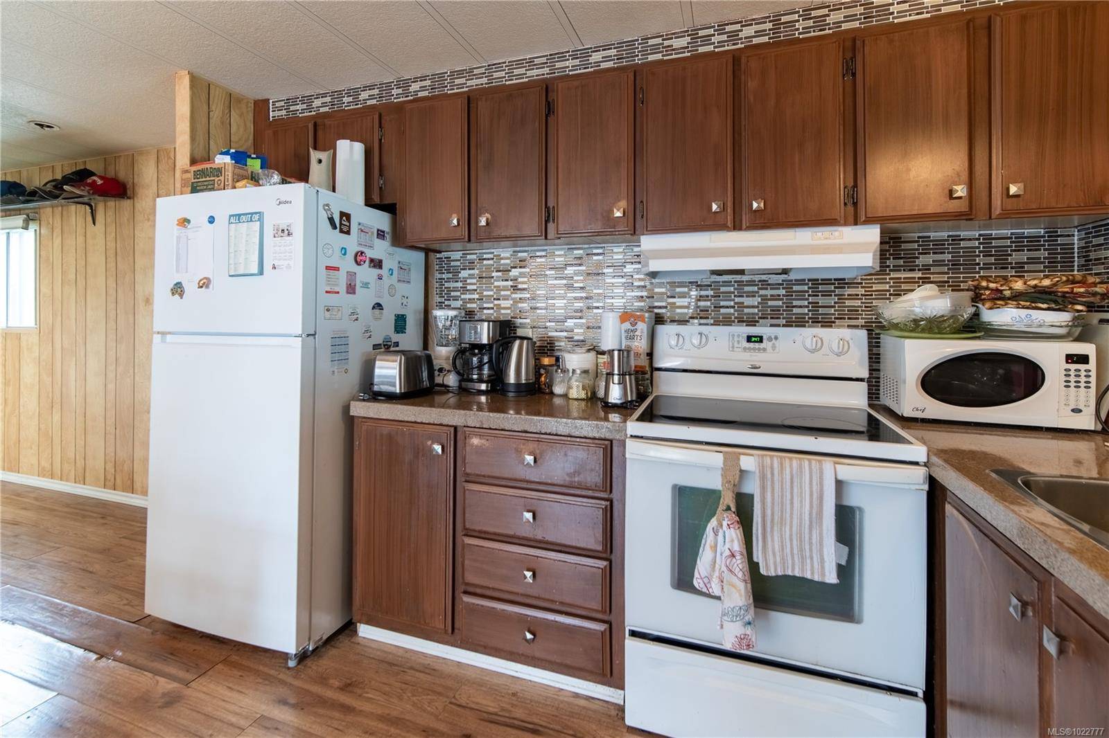 View Royal, BC V9A 7B3,158 Cooper Rd #14