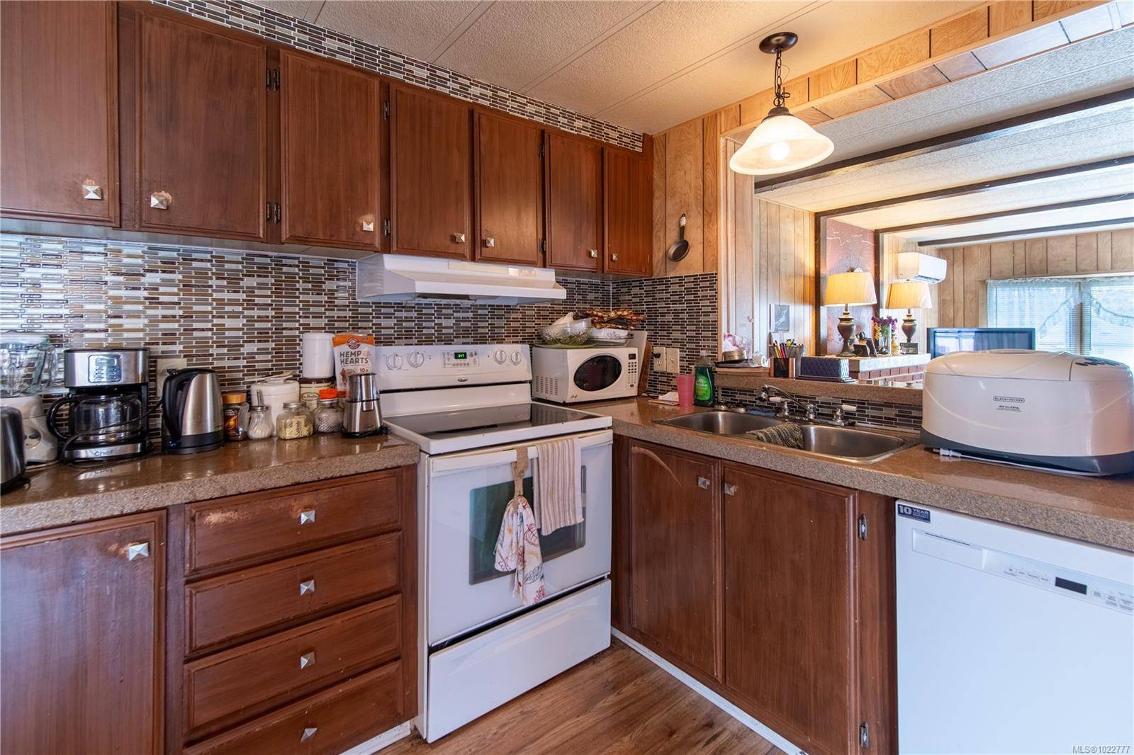 View Royal, BC V9A 7B3,158 Cooper Rd #14