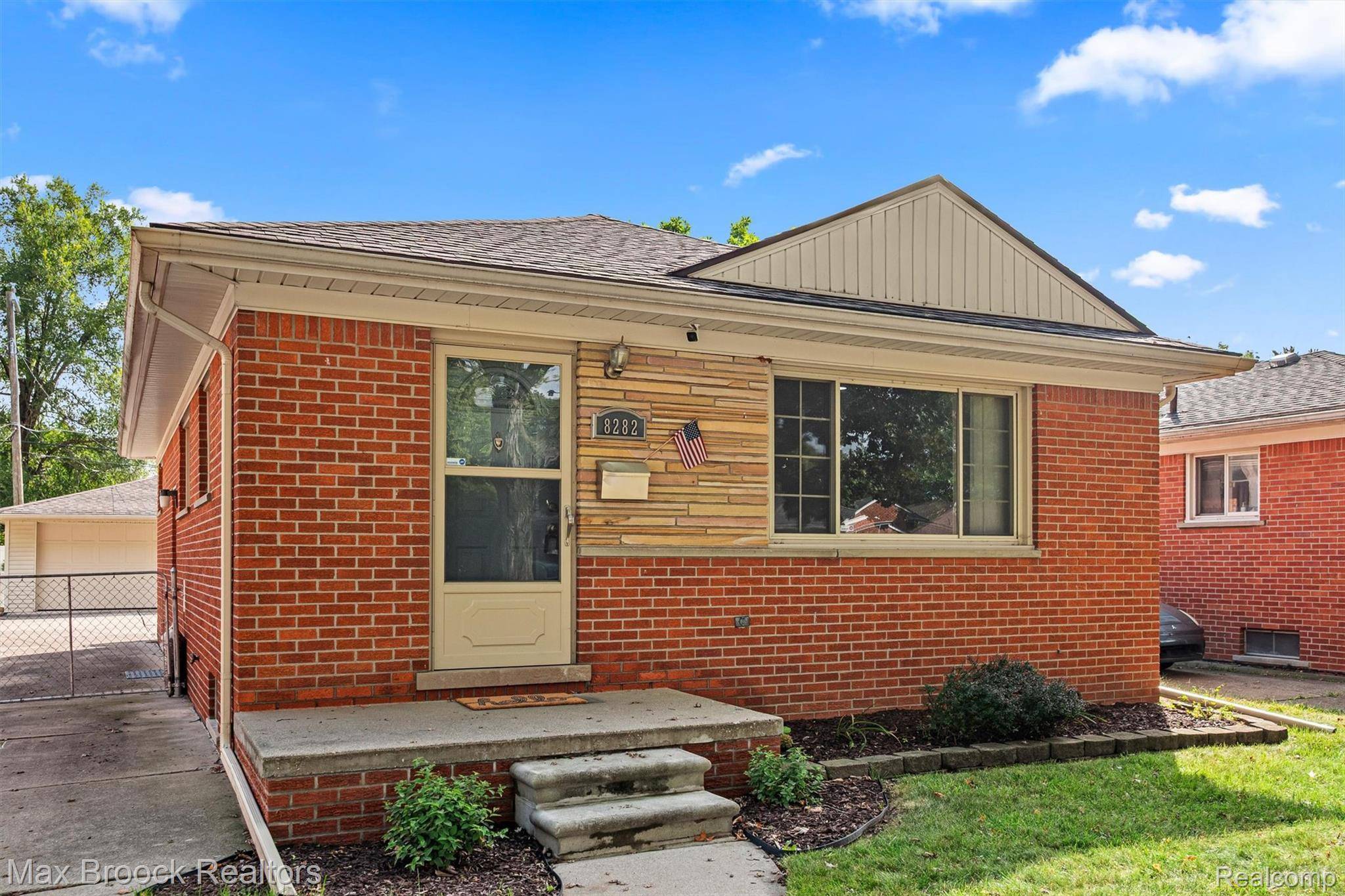 Dearborn Heights, MI 48127,8282 Nightingale ST