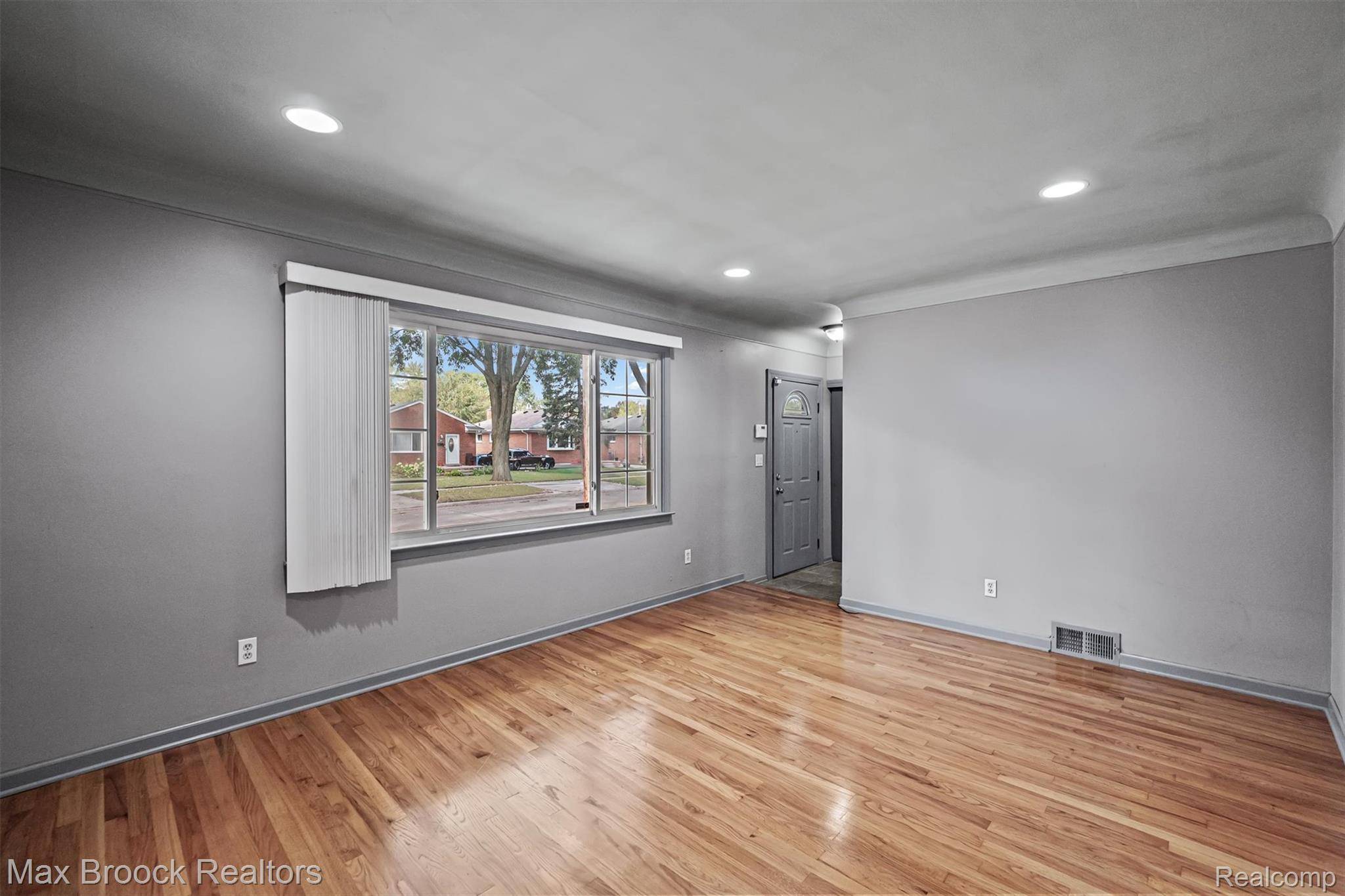 Dearborn Heights, MI 48127,8282 Nightingale ST