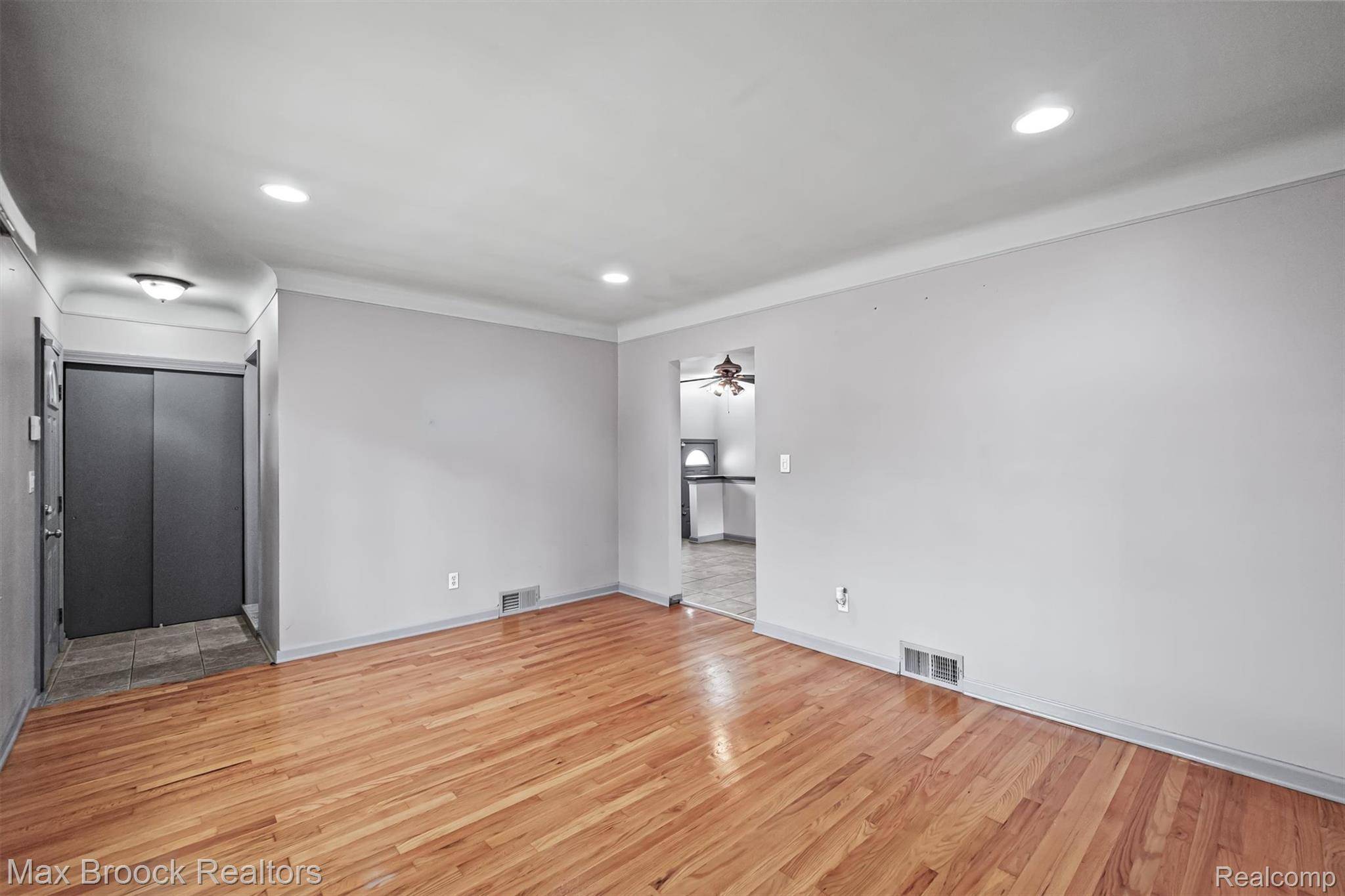 Dearborn Heights, MI 48127,8282 Nightingale ST