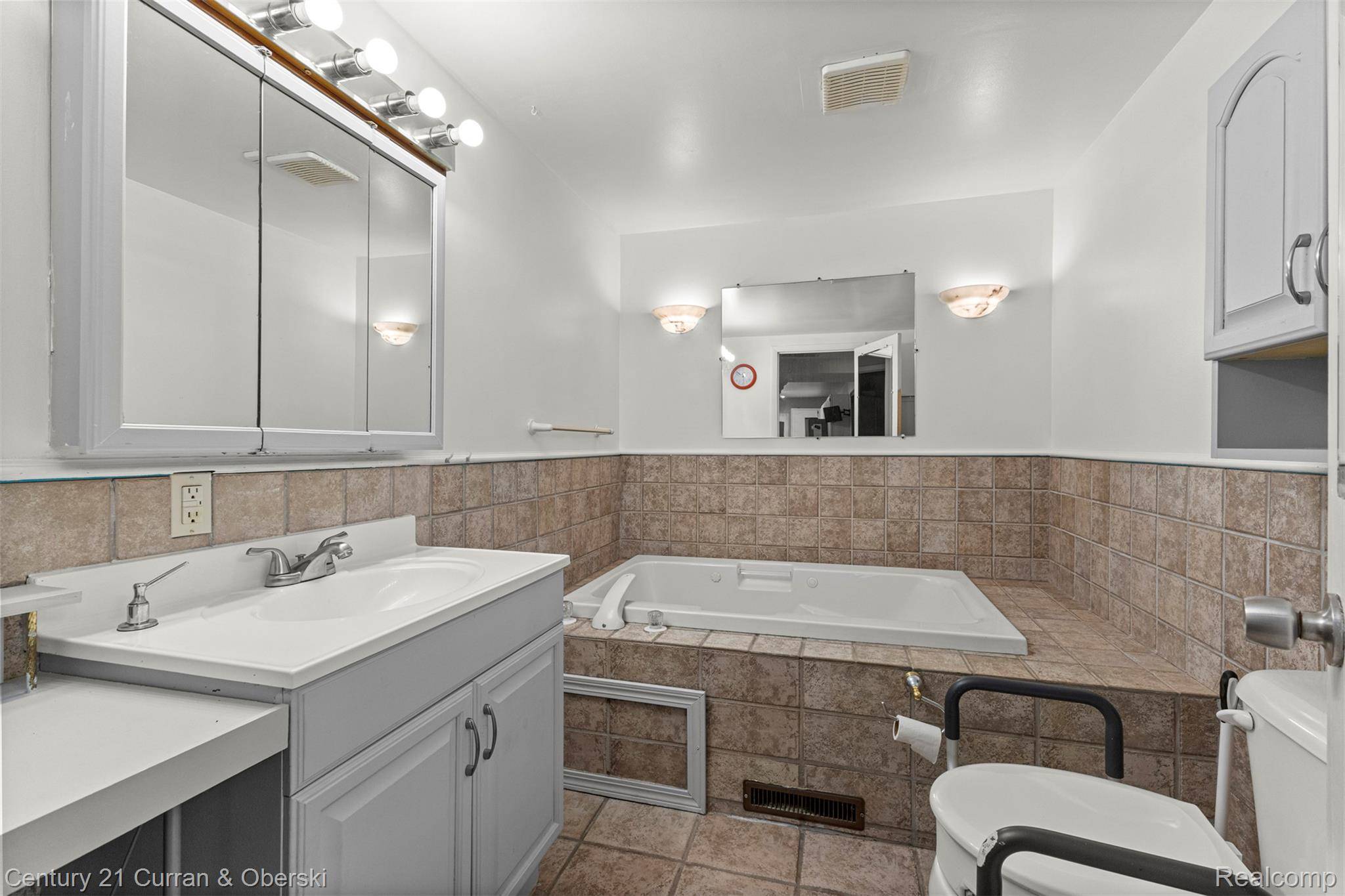 Romulus, MI 48174,29055 Pennsylvania RD