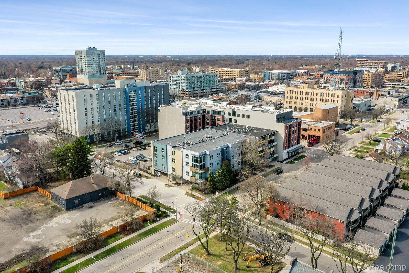 Royal Oak, MI 48067,614 S TROY ST #204
