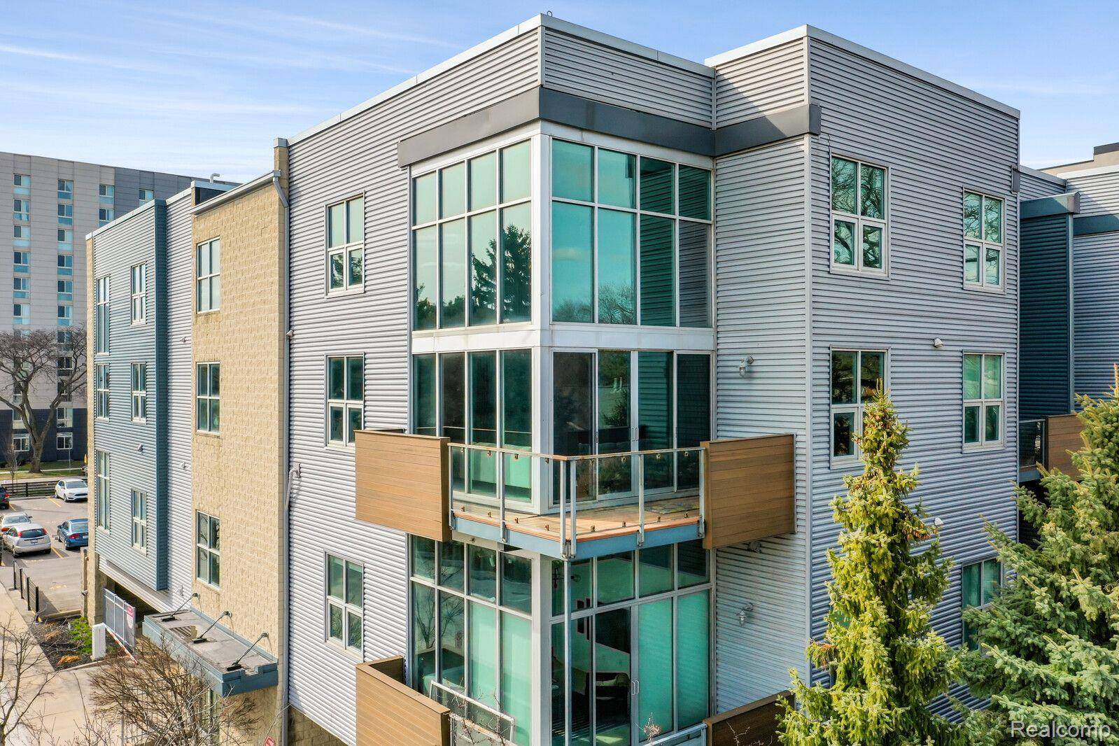 Royal Oak, MI 48067,614 S TROY ST #204