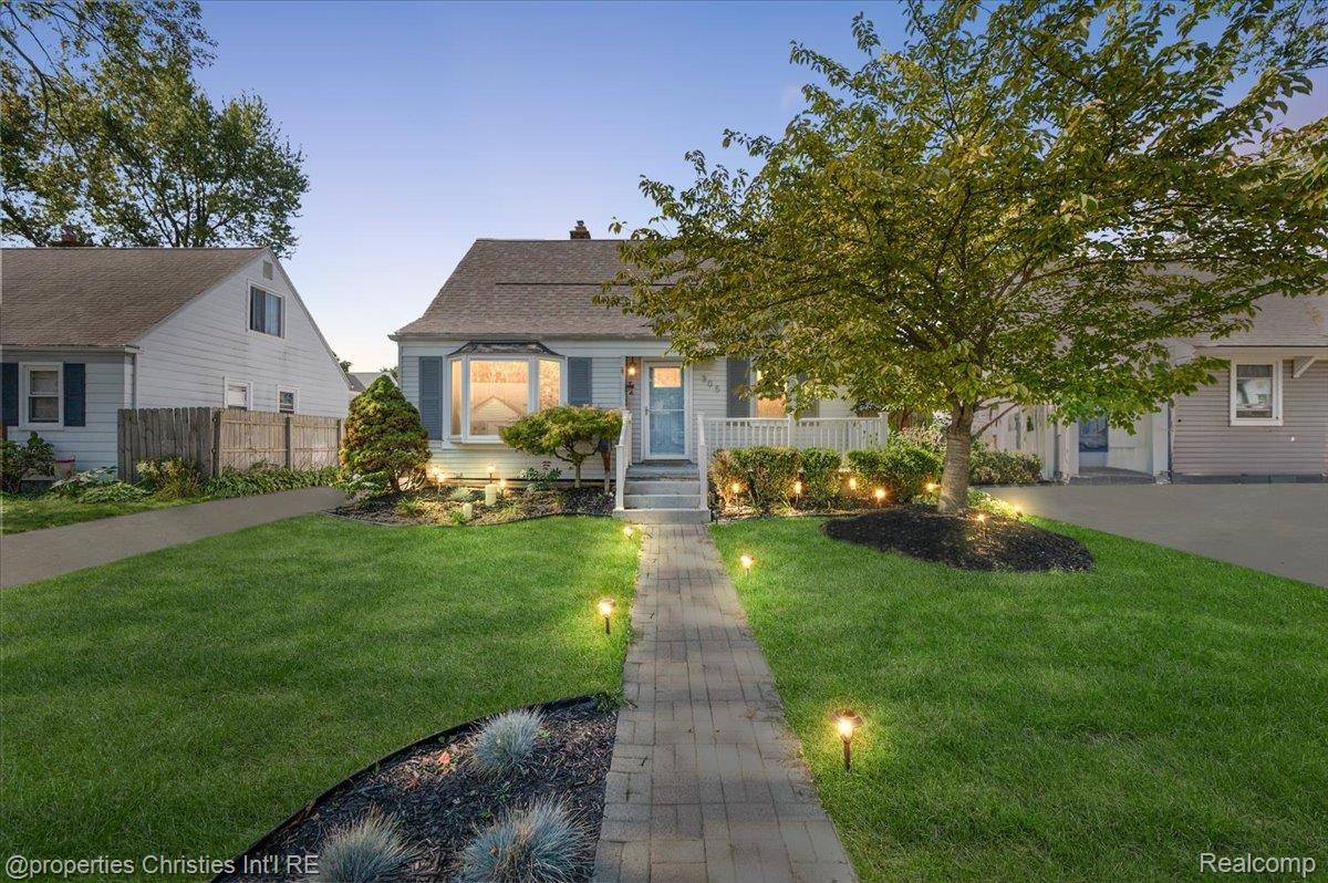 Royal Oak, MI 48067,305 N Kenwood AVE