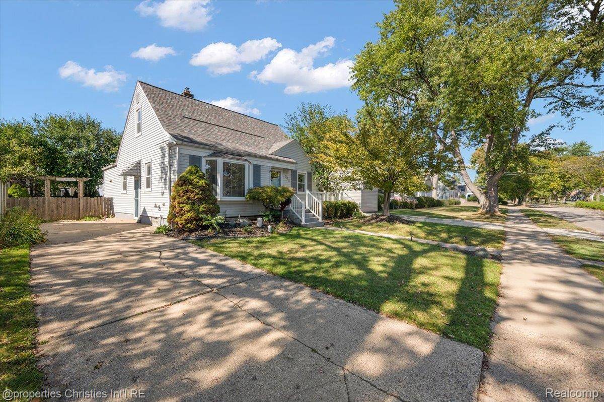 Royal Oak, MI 48067,305 N Kenwood AVE