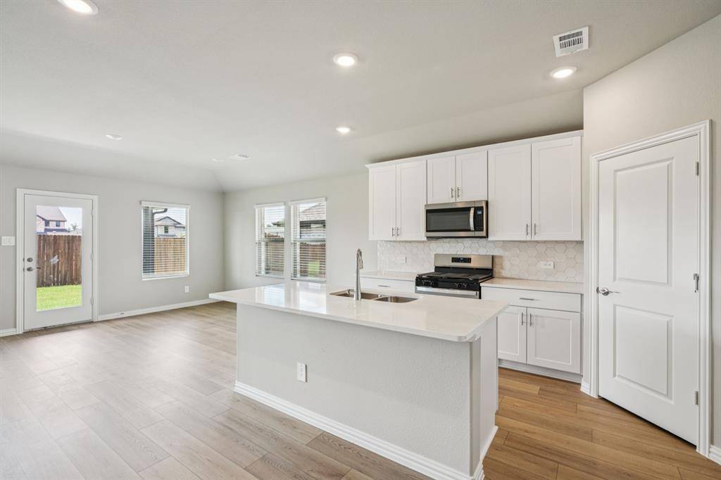 Mckinney, TX 75069,512 Midnight Oak Drive