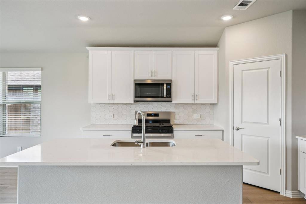 Mckinney, TX 75069,512 Midnight Oak Drive