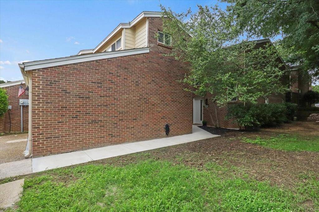 Grapevine, TX 76051,1916 Shorewood Drive