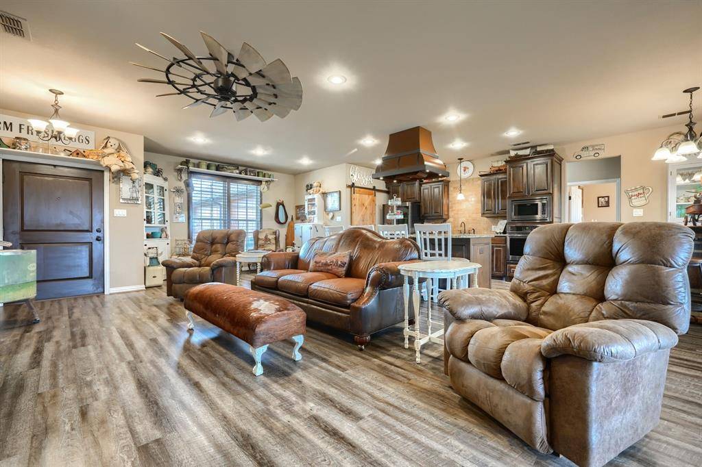 Oak Ridge, TX 75142,1033 Chartres