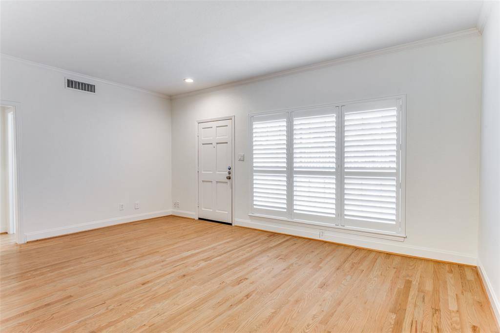 Fort Worth, TX 76109,4405 Bellaire Drive S #119