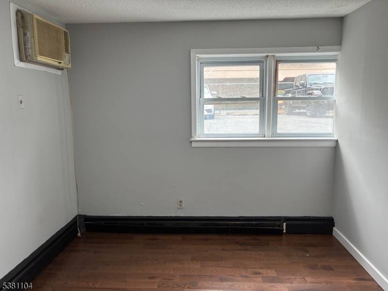 Linden City, NJ 07036,28 W Elizabeth Ave #A3