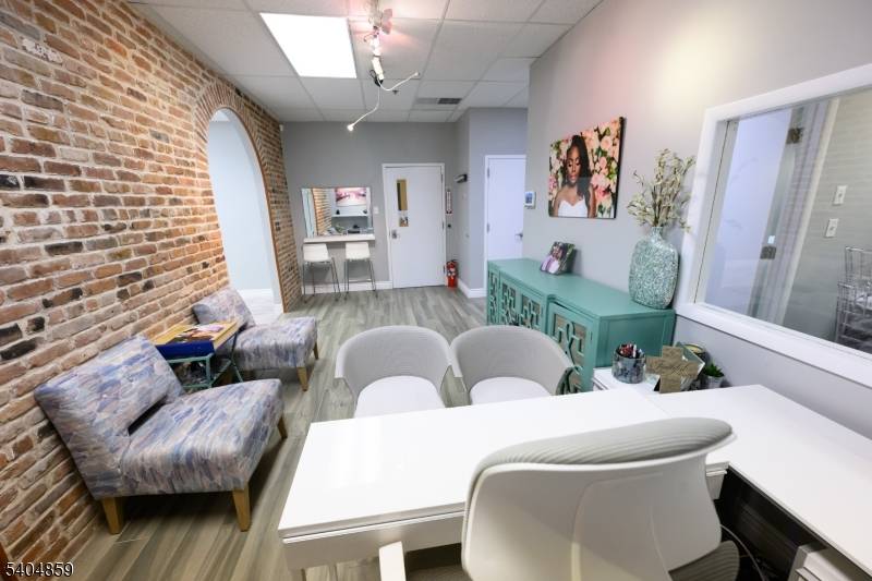 Wayne Twp., NJ 07470,504 Hamburg Tpke B102