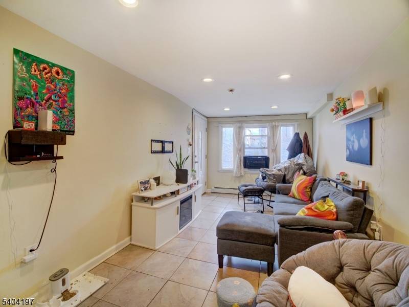 Elizabeth City, NJ 07202,614 12 4Th Ave