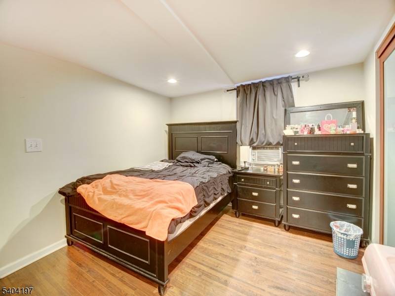 Elizabeth City, NJ 07202,614 12 4Th Ave