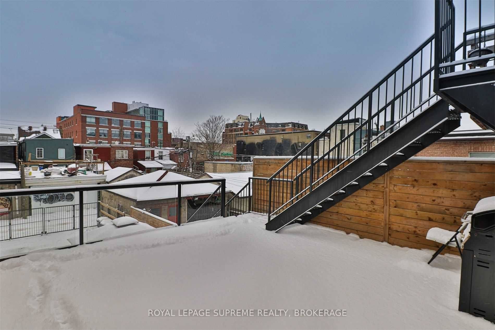 Toronto C01, ON M5T 2R5,62 Lippincott ST #2