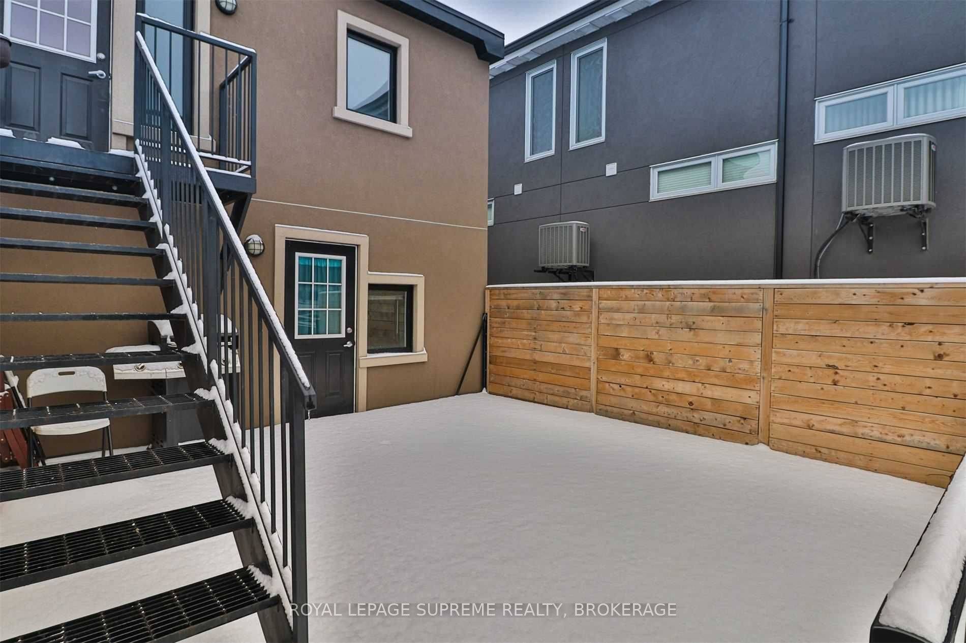 Toronto C01, ON M5T 2R5,62 Lippincott ST #2