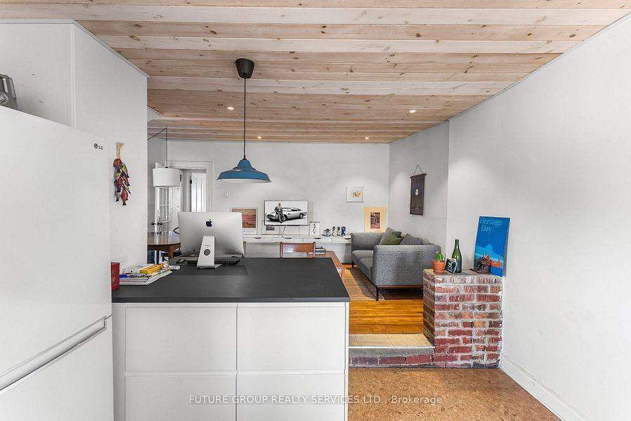 Toronto C01, ON M5S 2M9,10 Borden ST #3rd floor