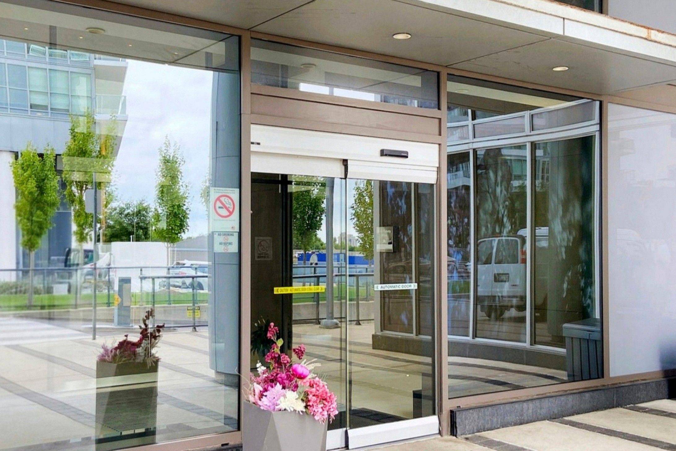 Toronto C15, ON M2K 0C1,121 Mcmahon DR #3302