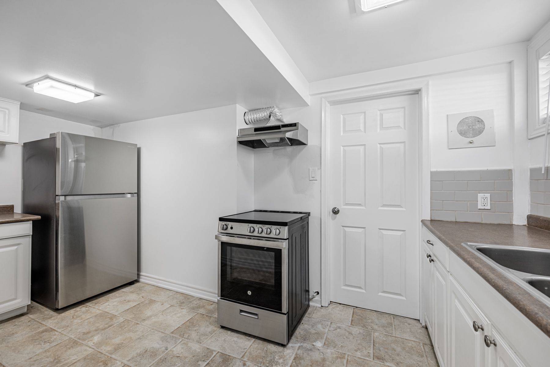 Toronto E04, ON M1P 1Y7,18 Shropshire DR #Bsmt