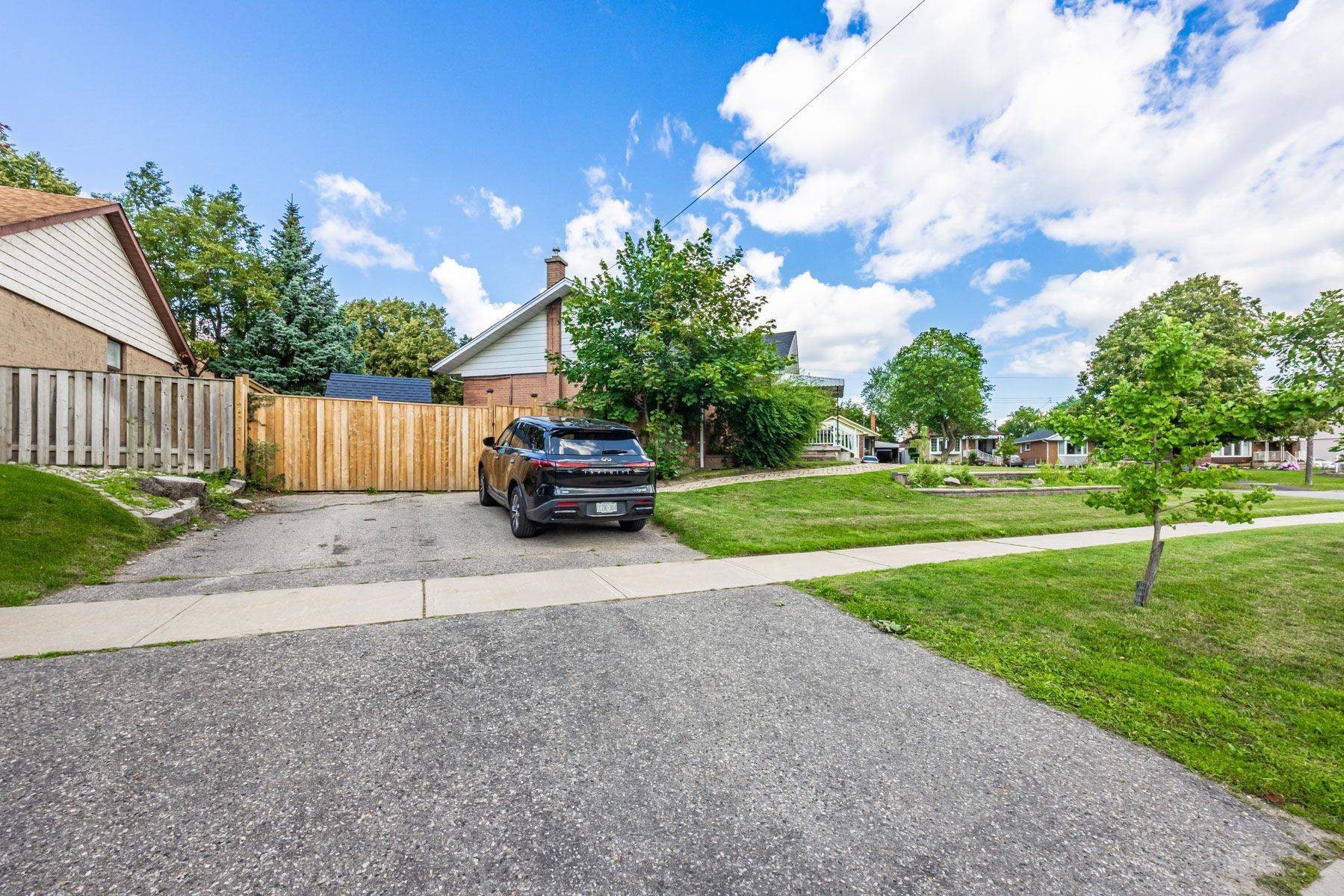 Toronto E04, ON M1P 1Y7,18 Shropshire DR #Bsmt