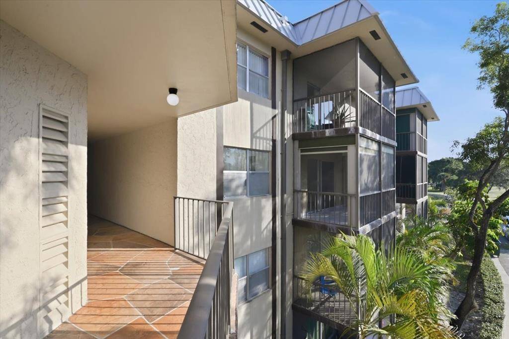 Lauderhill, FL 33319,6101 N Falls Circle Dr #309