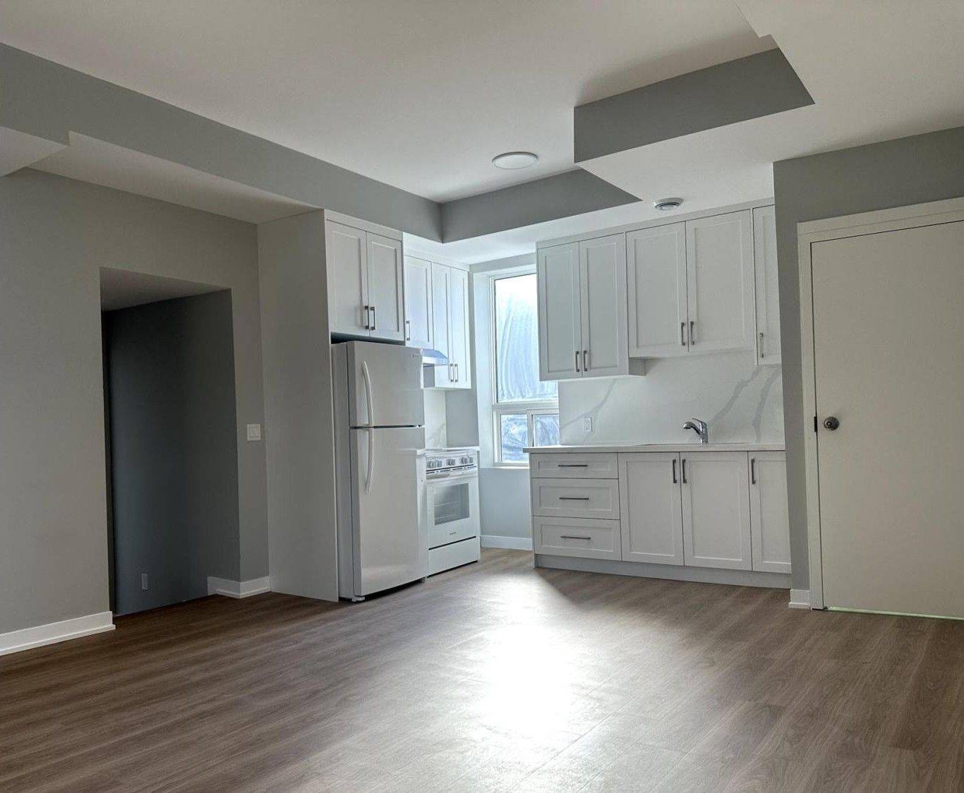 Aurora, ON L4G 1H4,9 Wellington ST E #A